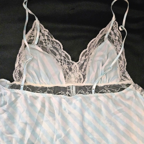 Victoria's Secret Lace Embellished Lingerie Spring  Collection Sz Large - Picture 8 of 10